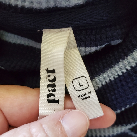 Pact 100% Orangic Cotton Waffle Knit Cowl Neck Pullover.  Size Large - Picture 6 of 7